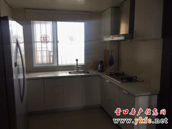 中天尚品小区，紧邻万达