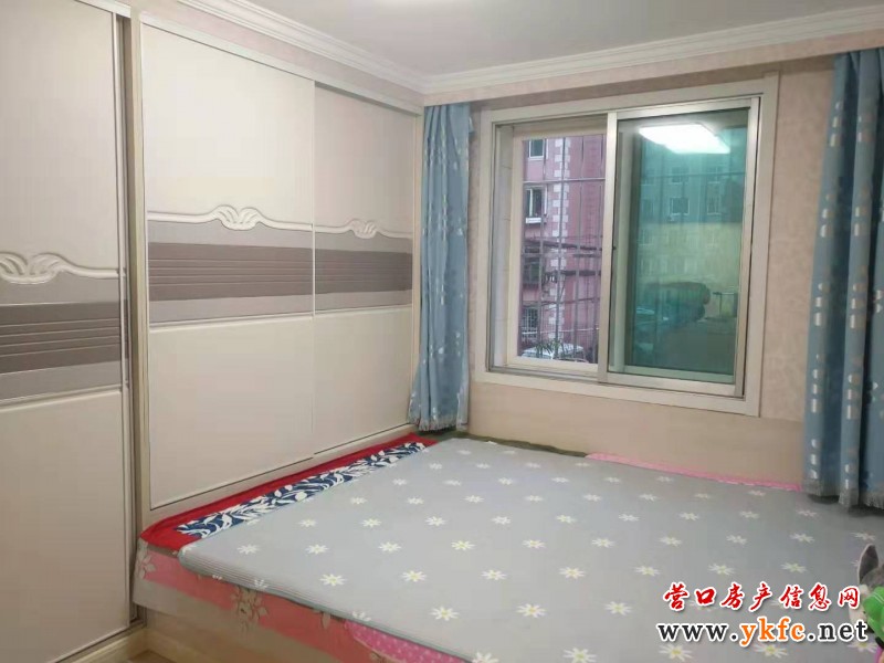 芙蓉园小区，二楼精装55平22万学区房，交通方便